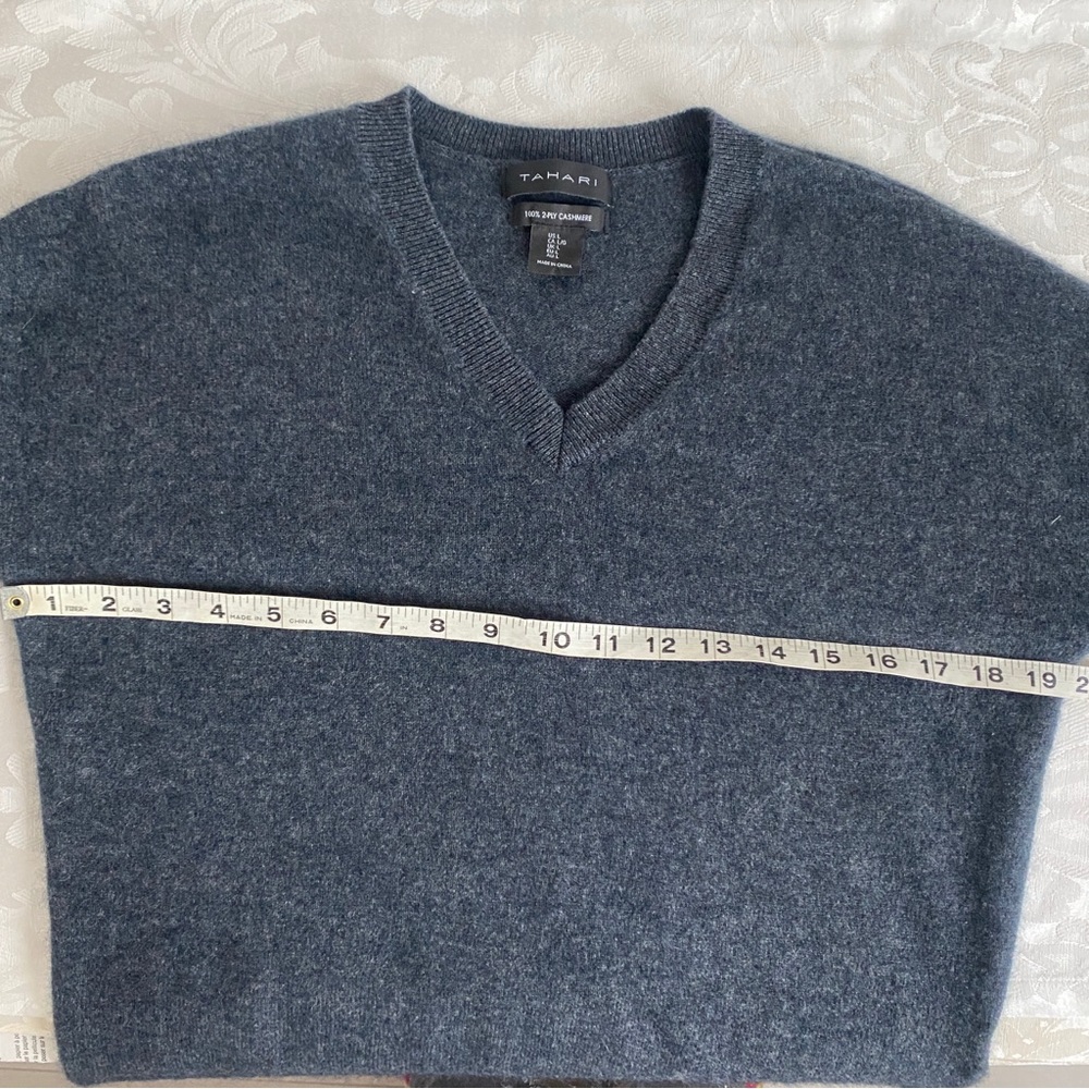Tahari v neck 2 ply cashmere sweater - Picture 6 of 10